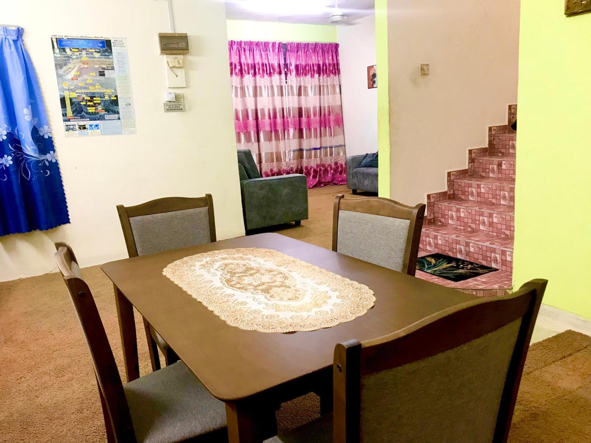 Rumah percutian Isyfaq 4 Bedroom & 3 Bathroom *