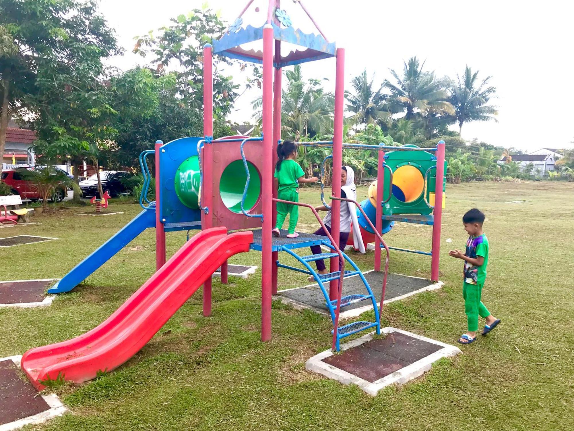 Isyfaq 4 Bedroom & 3 Bathroom Rumah percutian Seremban